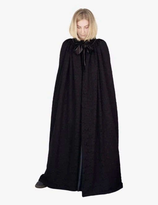 Lace Cloak Duchess
